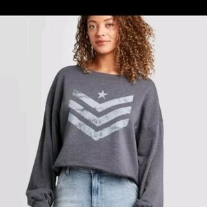 Grayson Threads Women’s Medium Gray Cropped Graphic Long Sleeve Tee Sweatshirt